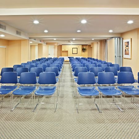 Holiday Inn Express & Suites Langley By Ihg Buitenkant foto