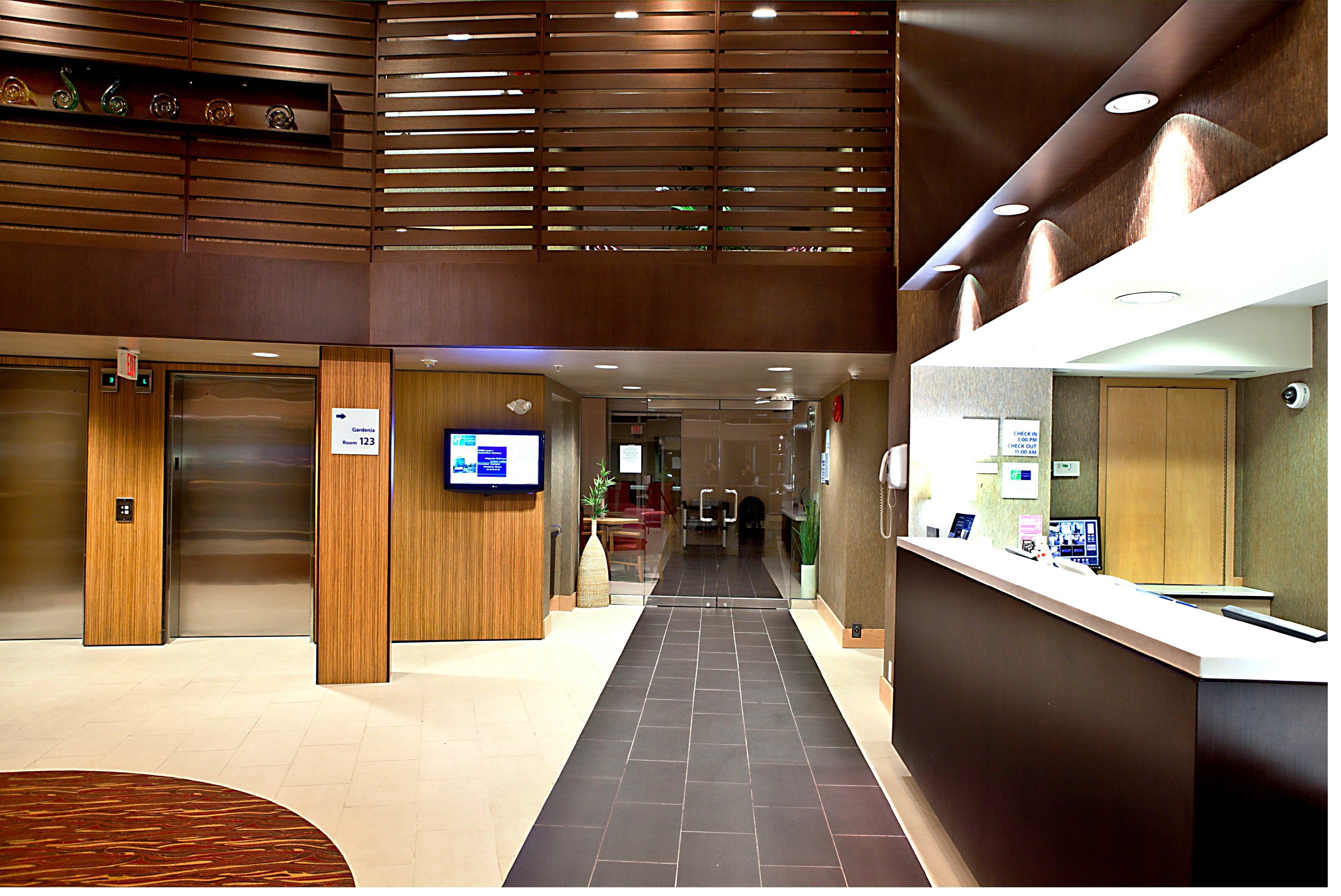 Holiday Inn Express & Suites Langley By Ihg Buitenkant foto