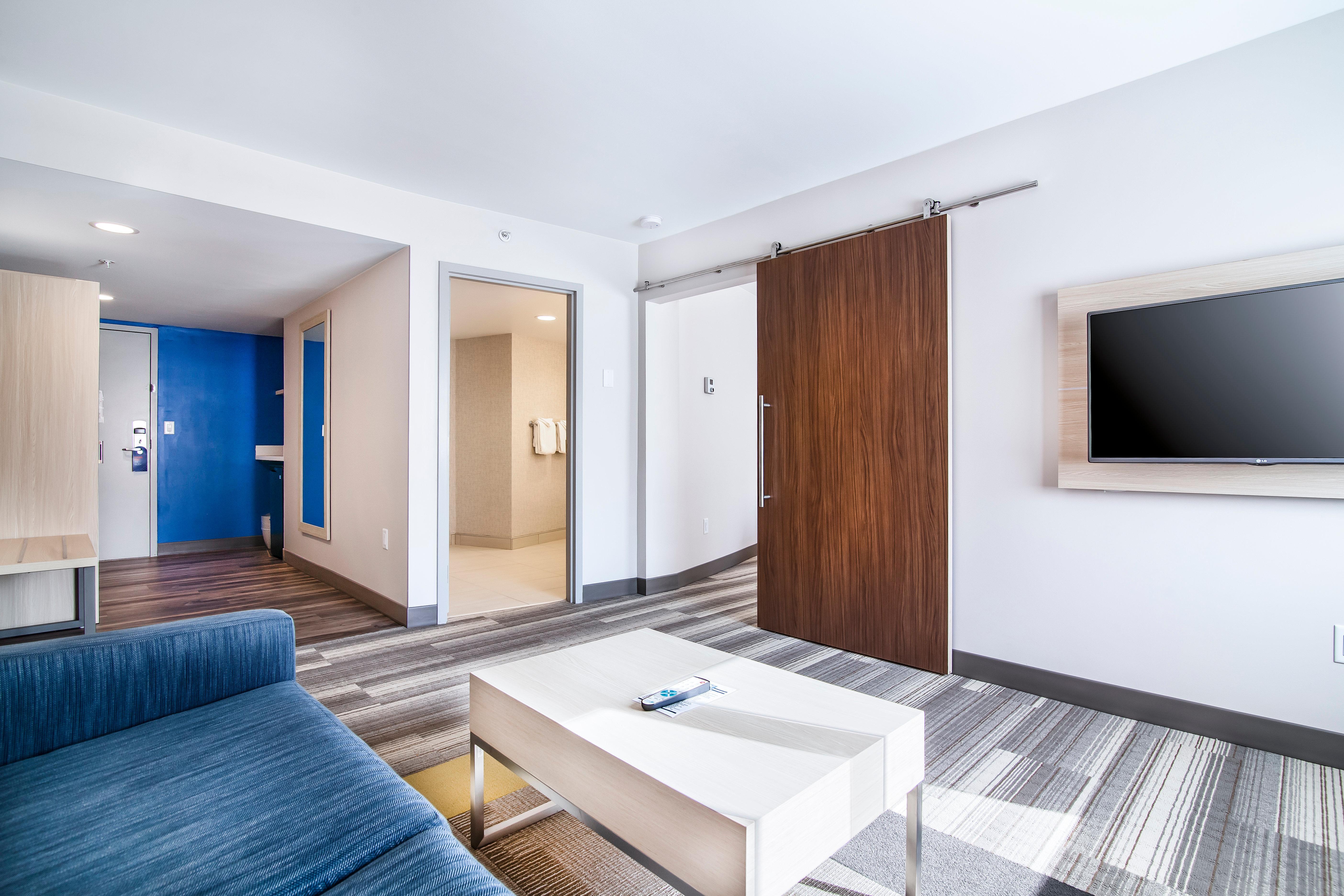 Holiday Inn Express & Suites Langley By Ihg Buitenkant foto