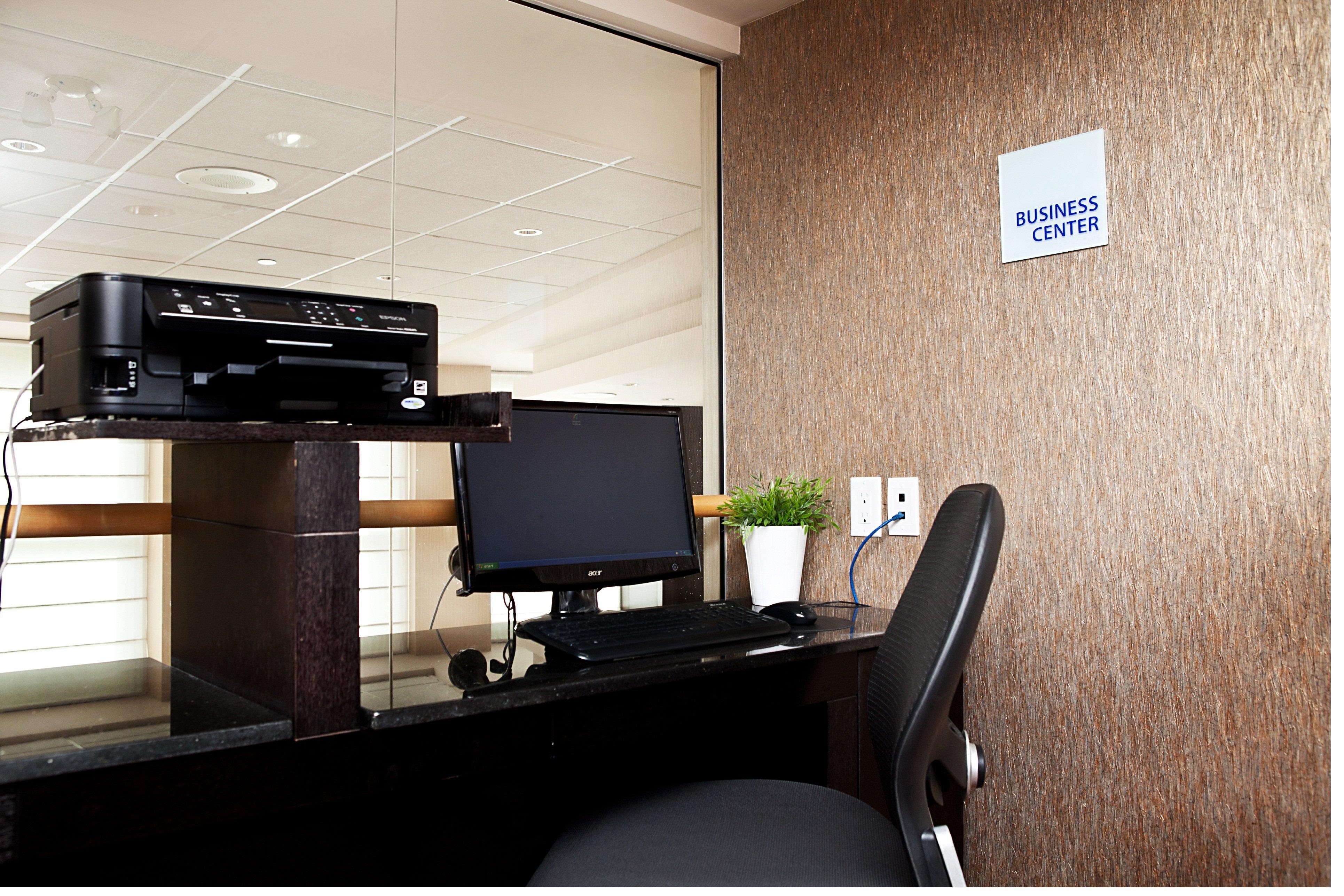 Holiday Inn Express & Suites Langley By Ihg Buitenkant foto