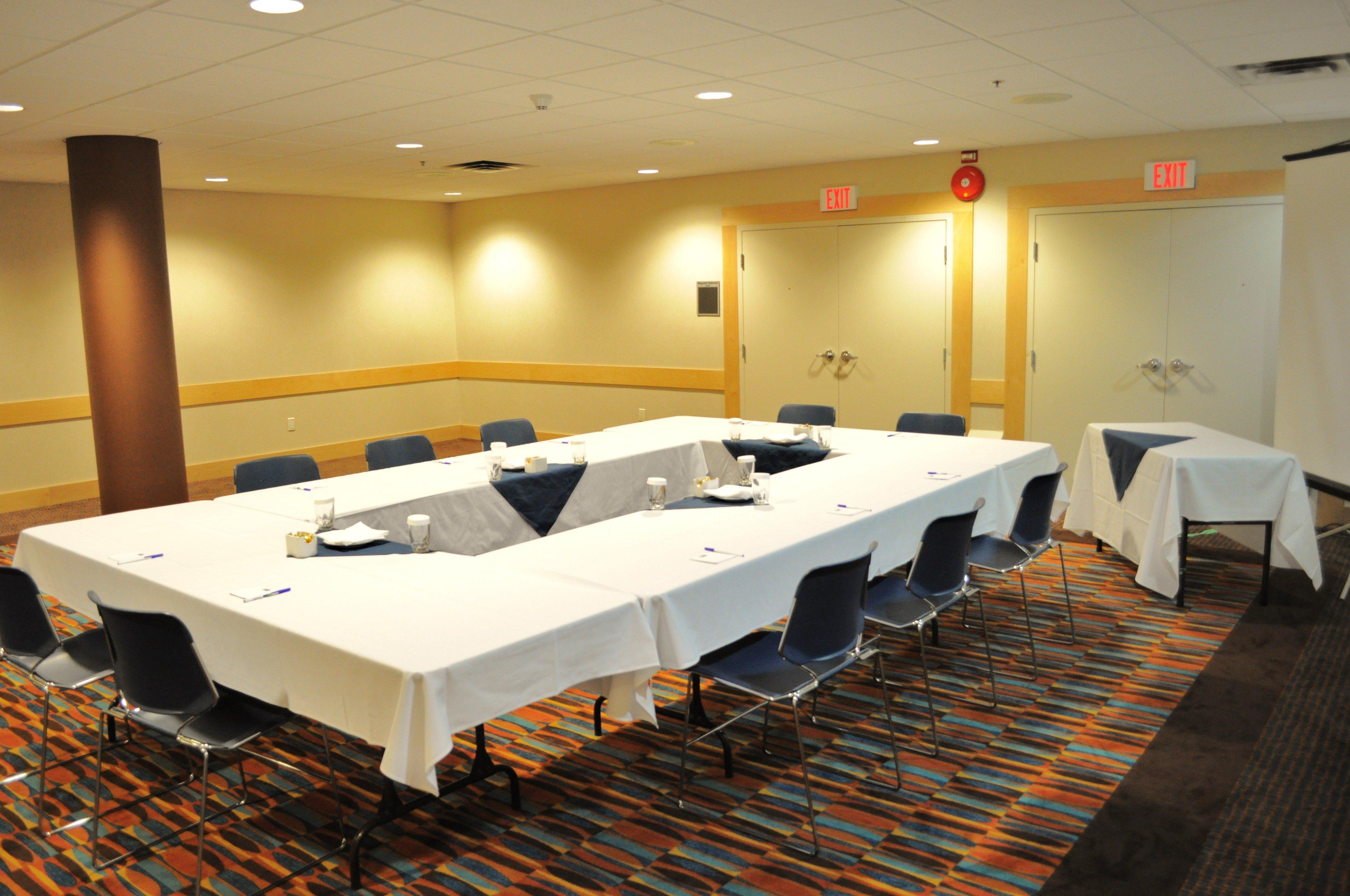 Holiday Inn Express & Suites Langley By Ihg Buitenkant foto