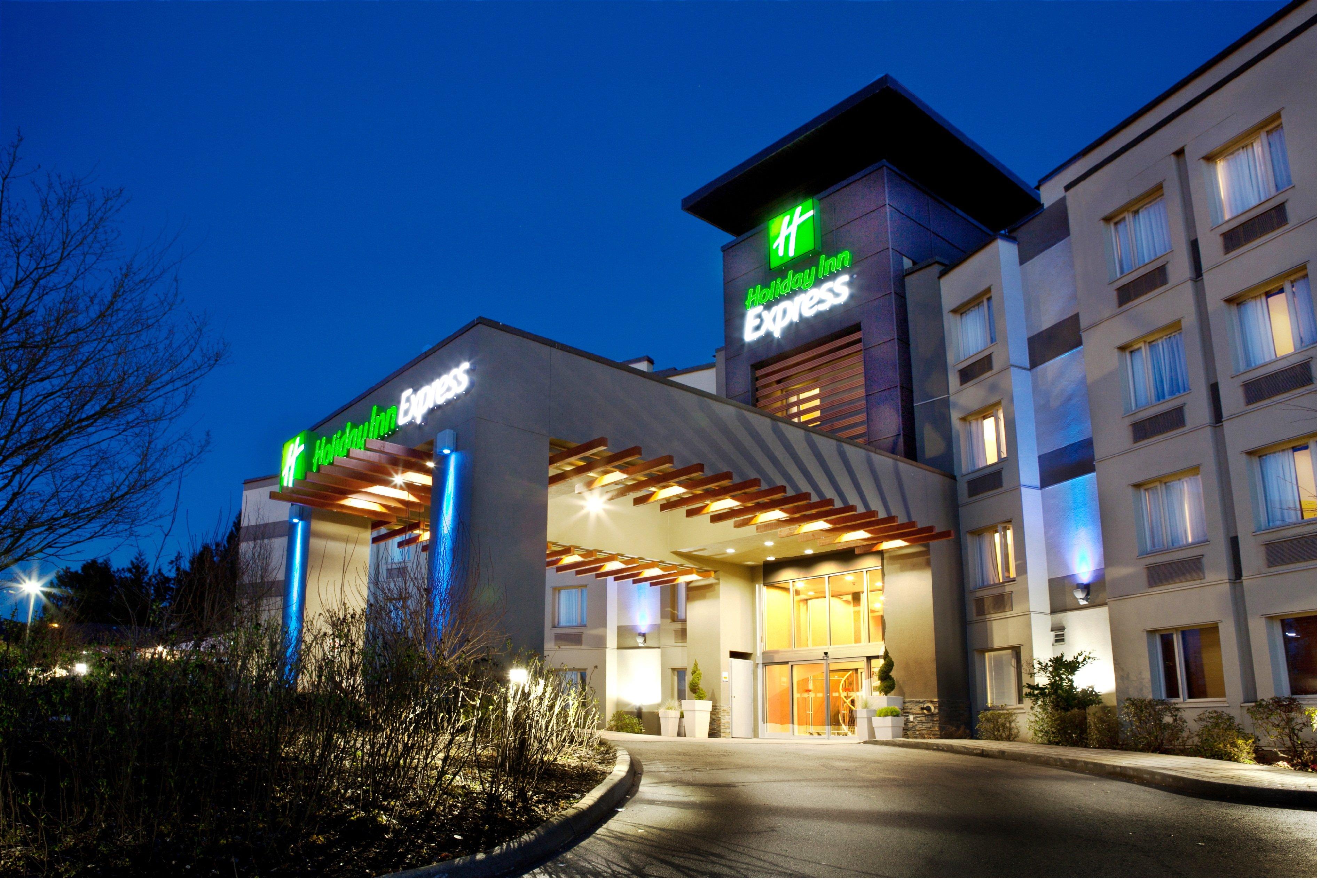 Holiday Inn Express & Suites Langley By Ihg Buitenkant foto