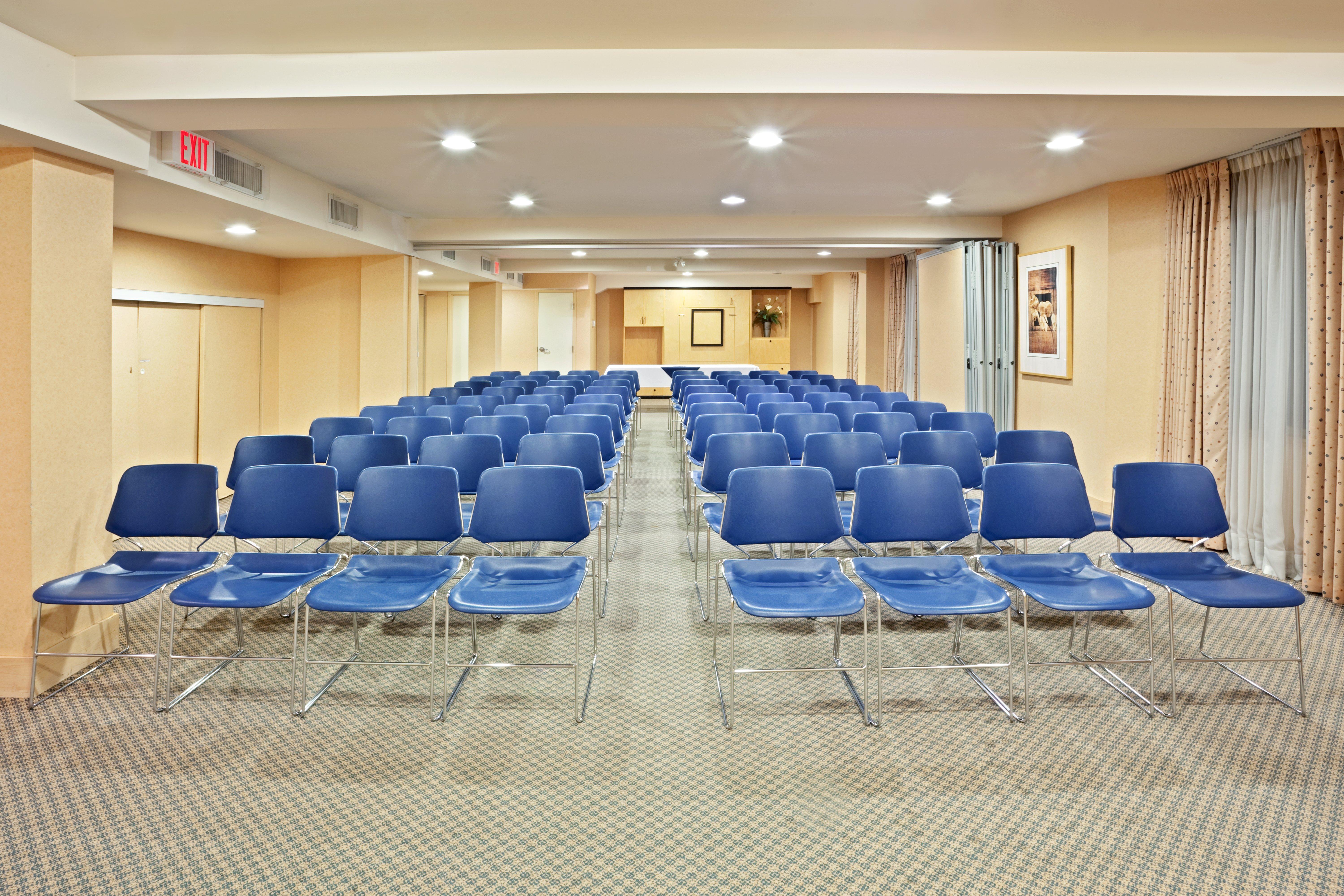 Holiday Inn Express & Suites Langley By Ihg Buitenkant foto