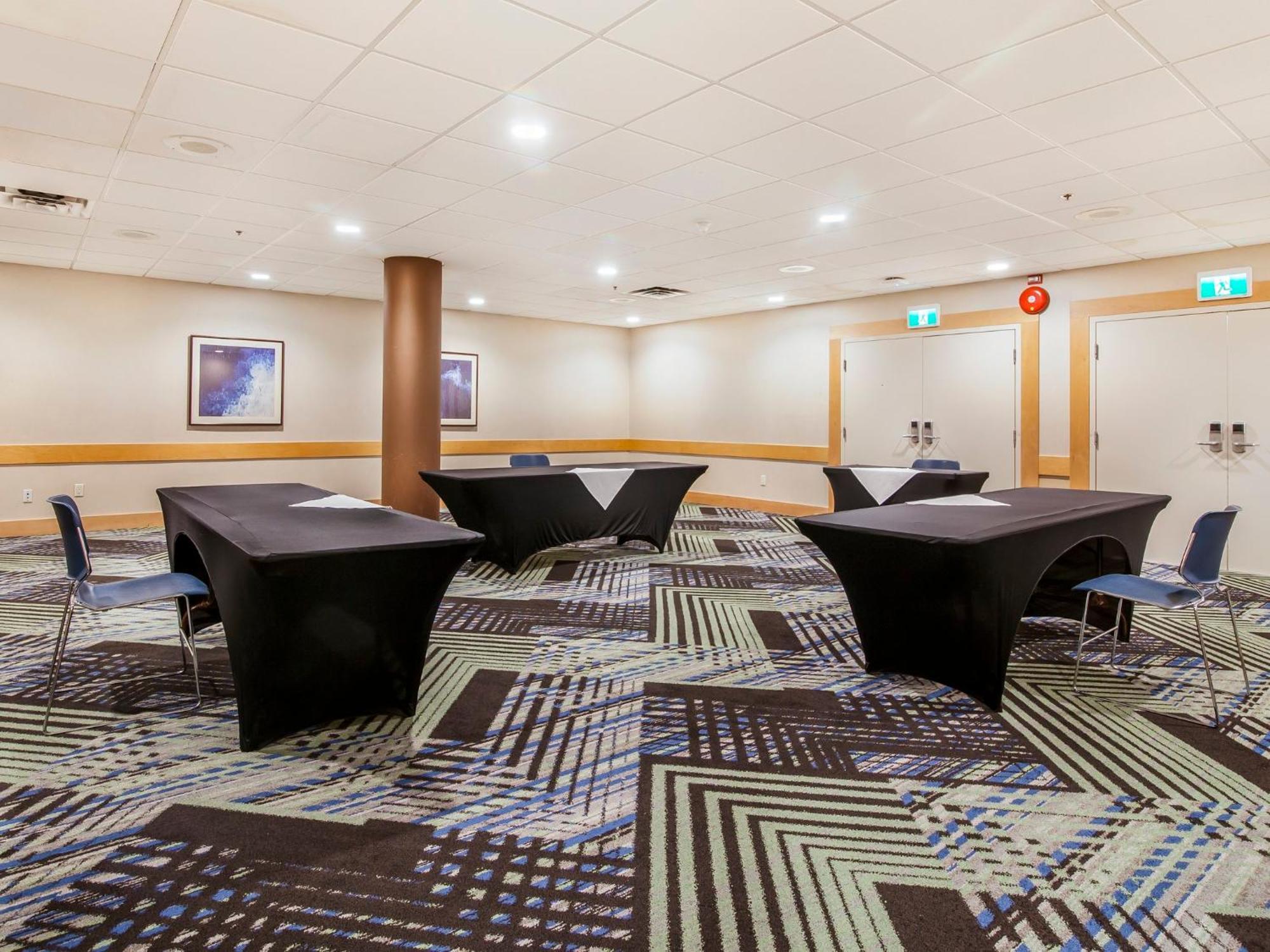 Holiday Inn Express & Suites Langley By Ihg Buitenkant foto