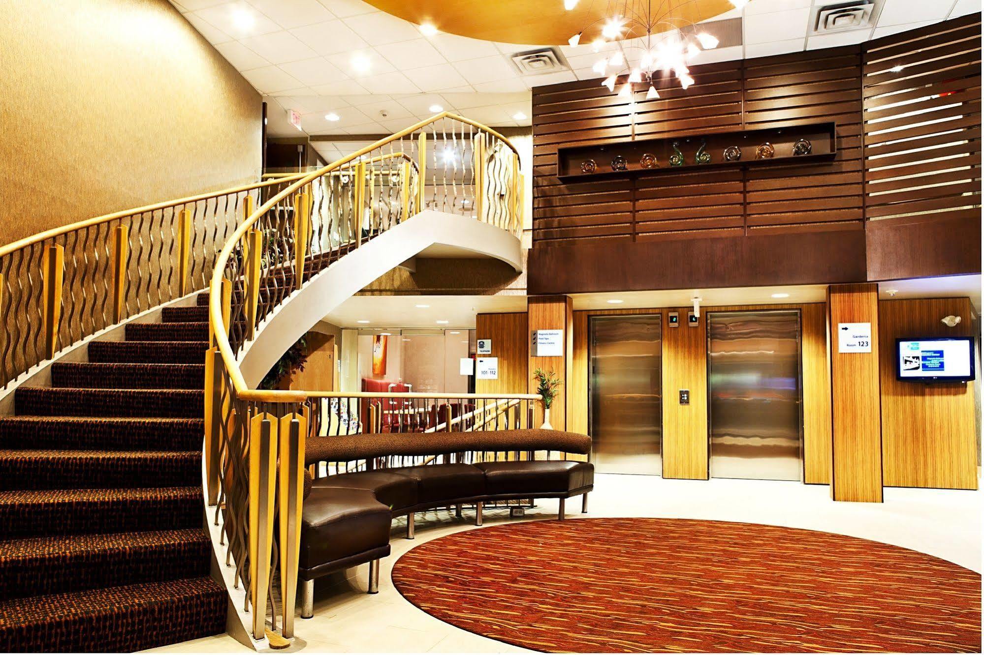 Holiday Inn Express & Suites Langley By Ihg Buitenkant foto